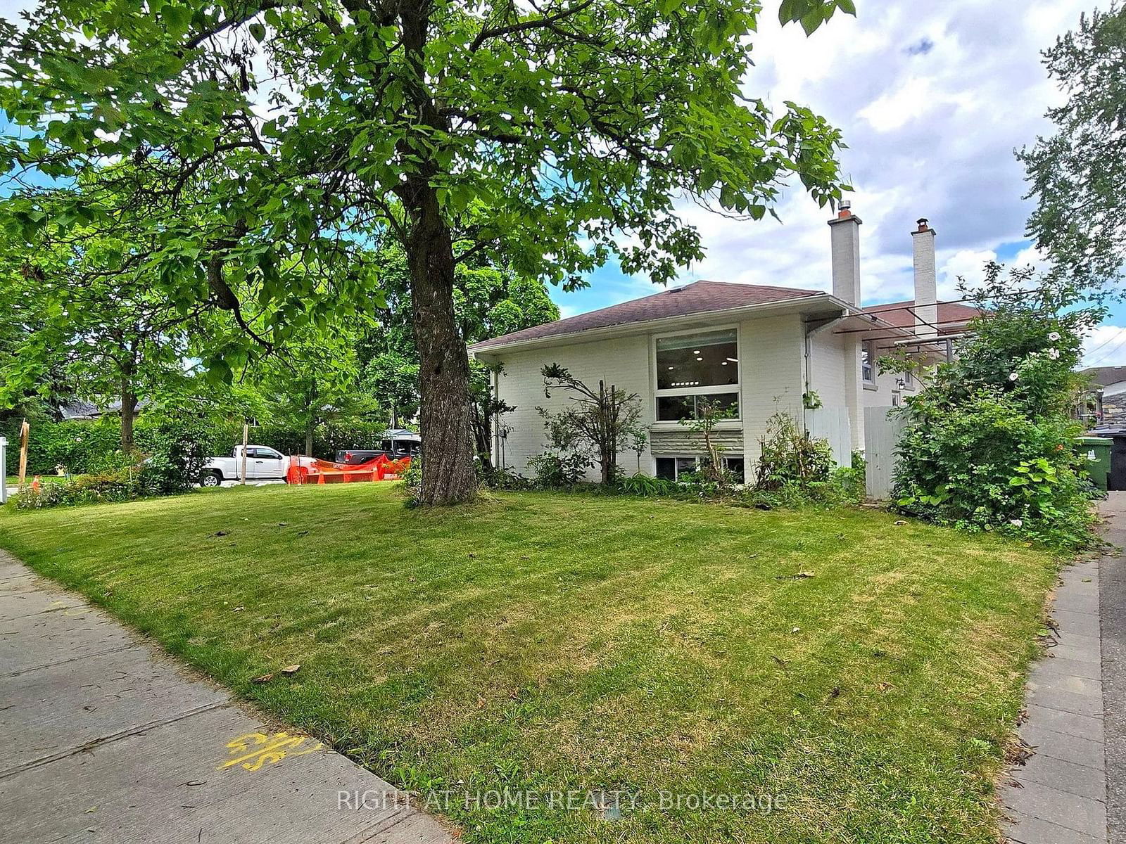 Detached House for sale at 25 Learmont Drive, Toronto, Willowridge-Martingrove-Richview, M9R 2E6 - MLS: W11949097