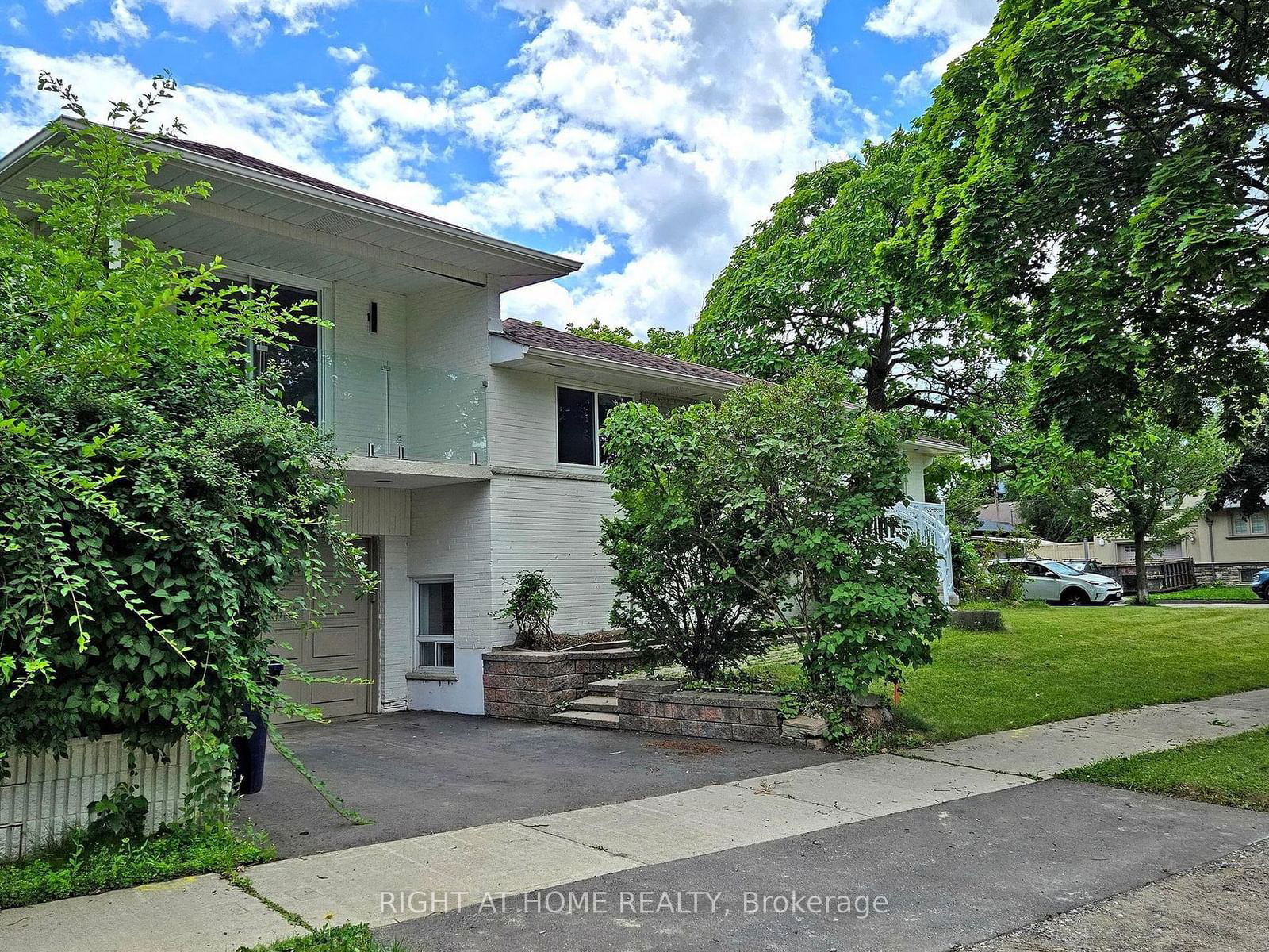 Detached House sold at 25 Learmont Drive, Toronto, Willowridge-Martingrove-Richview, M9R 2E6 - MLS: W11949097