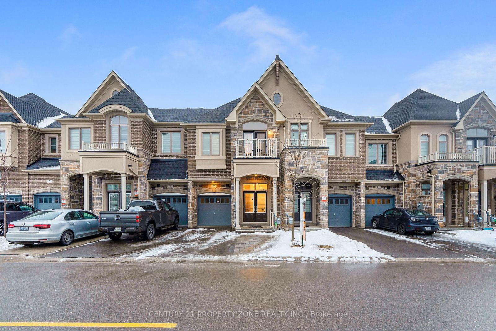 Townhouse for sale at 7 Dalbeattie Drive, Brampton, Bram West, L6Y 6H7 - MLS: W11949133