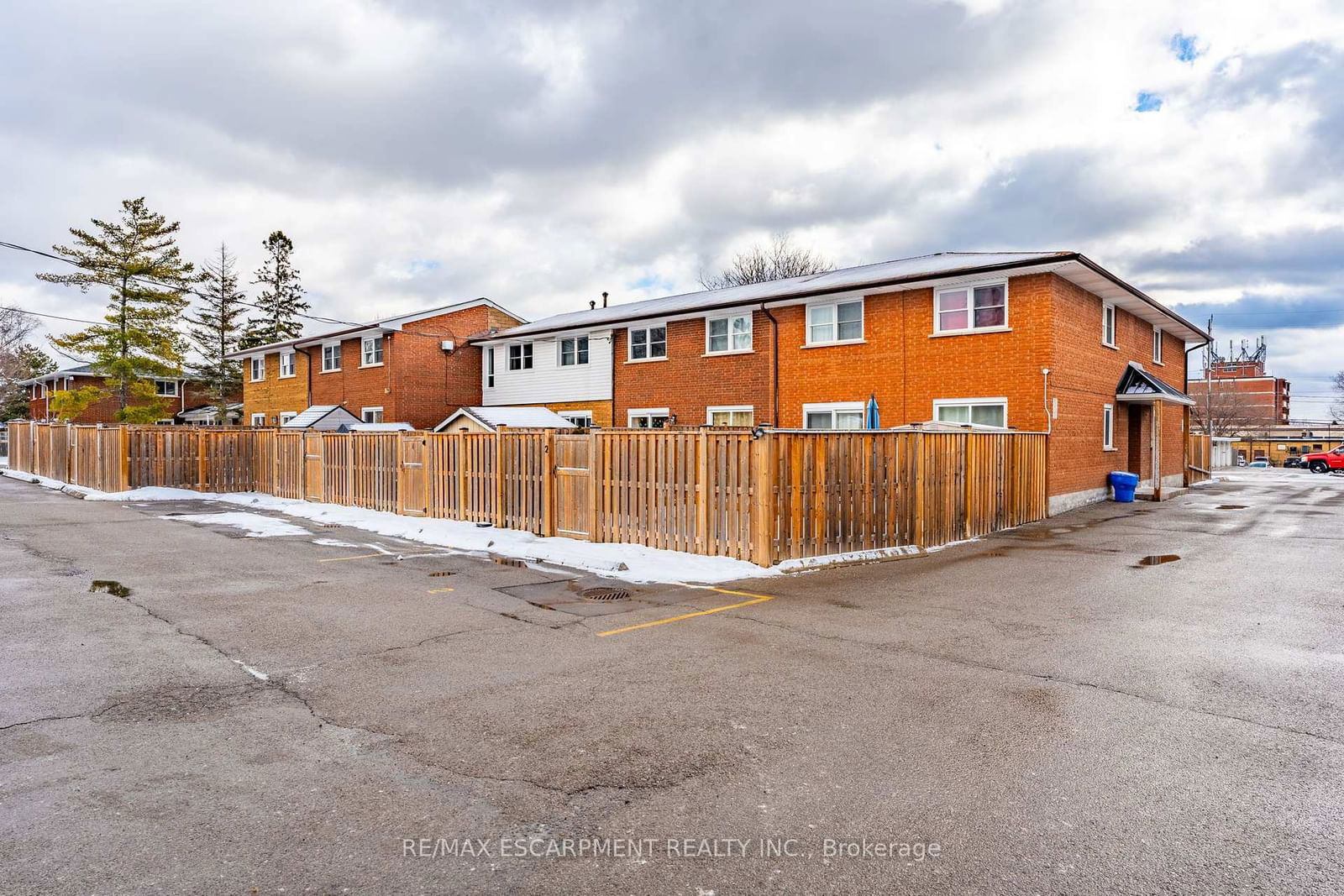 Townhouse sold at 5-2027 BLUEFIELDS Drive, Burlington, Mountainside, L7P 1J9 - MLS: W11949156