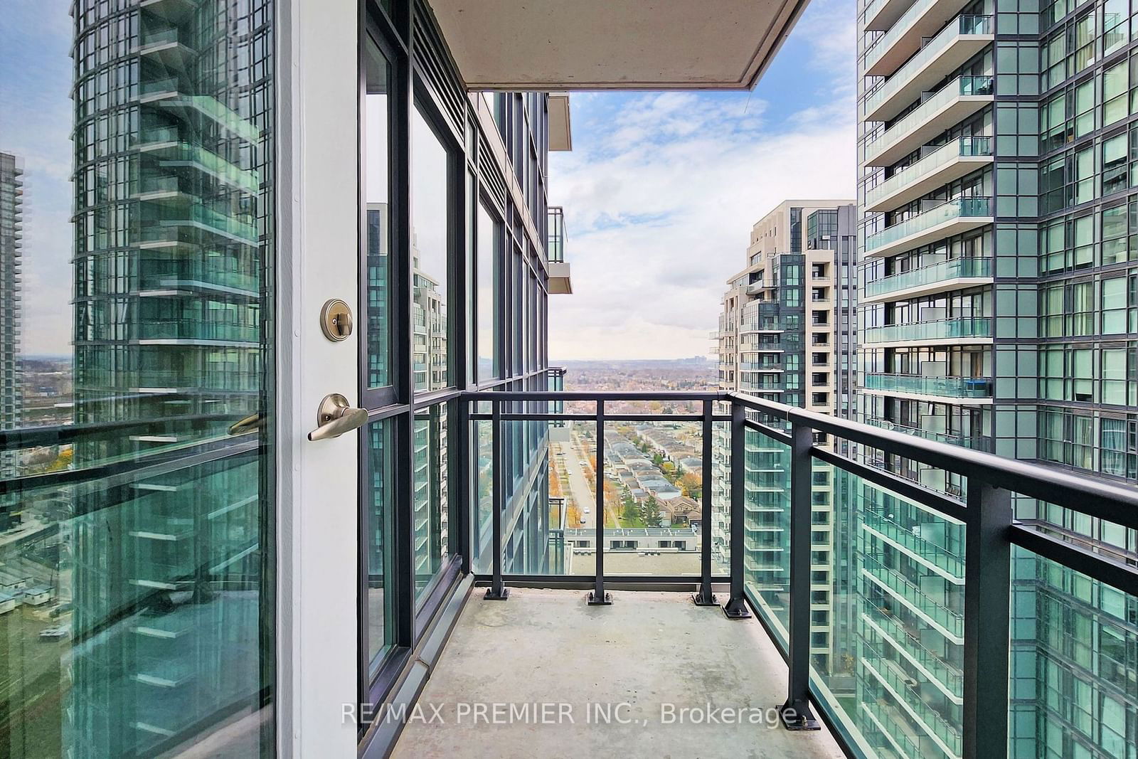 Condo for sale at 2008-4070 Confederation Pkwy, Mississauga, City Centre, L5B 0E9 - MLS: W11949524