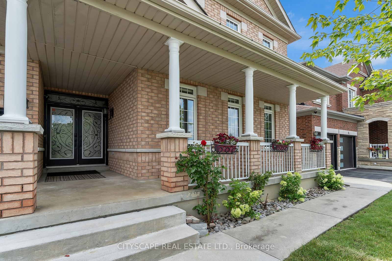 Detached House for sale at 33 Huntspoint Drive, Brampton, Bram East, L6P 2E9 - MLS: W11949612