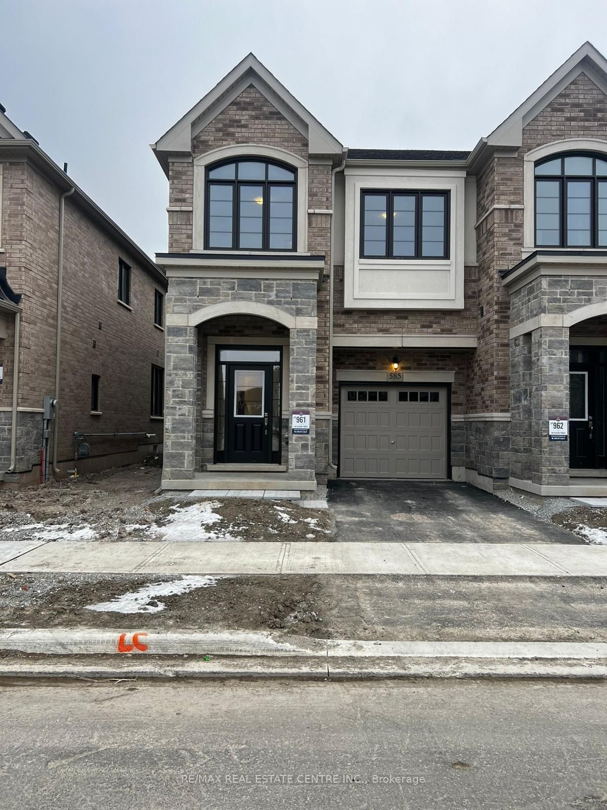 Townhouse for lease at 585 Celandine Terrace, Milton, Walker, L9E 1Z7 - MLS: W11949802