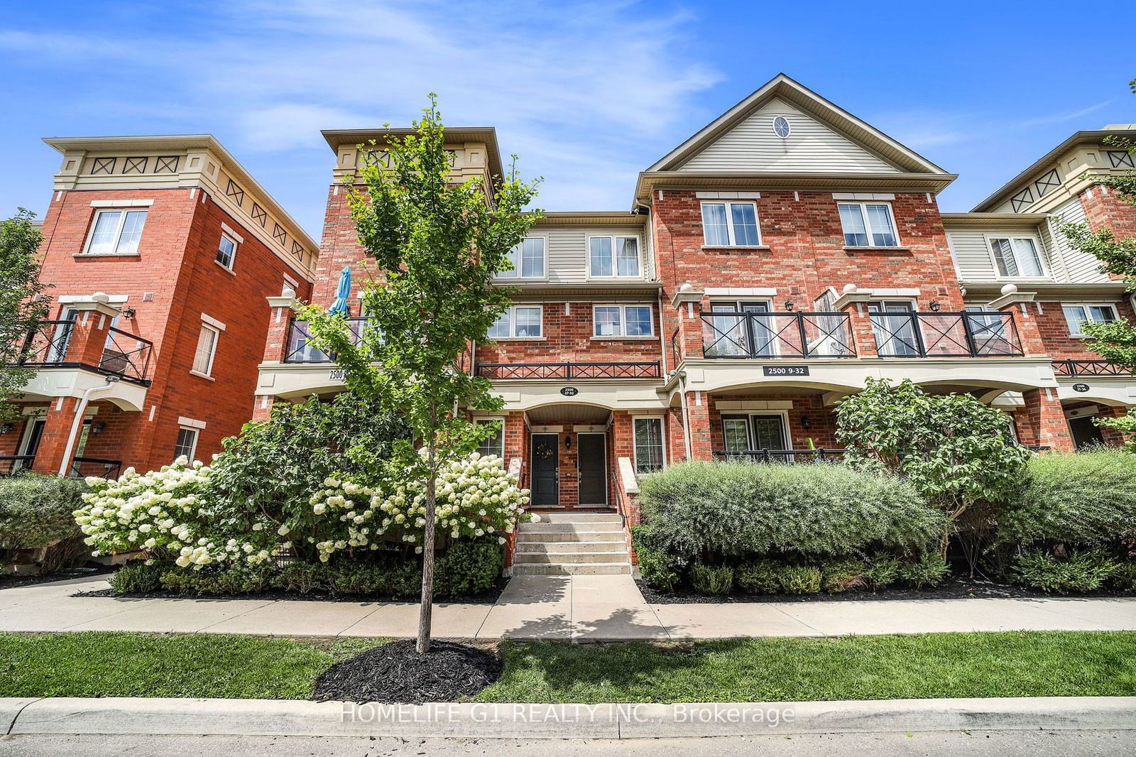 Townhouse for sale at 30-2500 Post Road, Oakville, Uptown Core, L6H 0K1 - MLS: W11950086