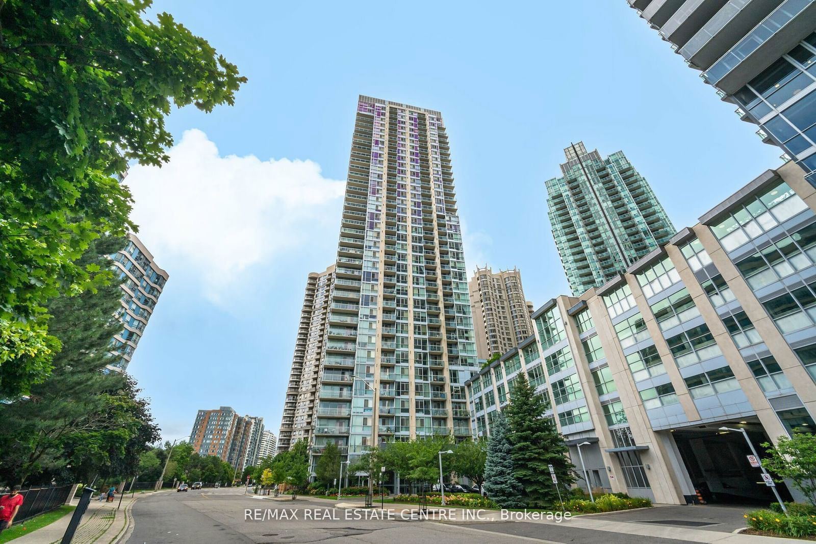 Condo for lease at 1611-225 Webb Drive, Mississauga, City Centre, L5B 4P2 - MLS: W11950100