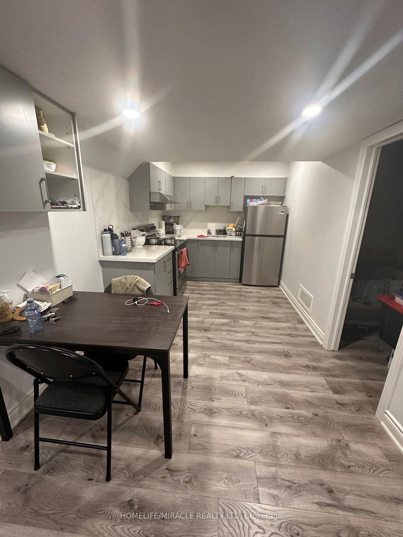 BSMT - 17 Gosling St, Brampton, L6Y 0T7 | Image 3