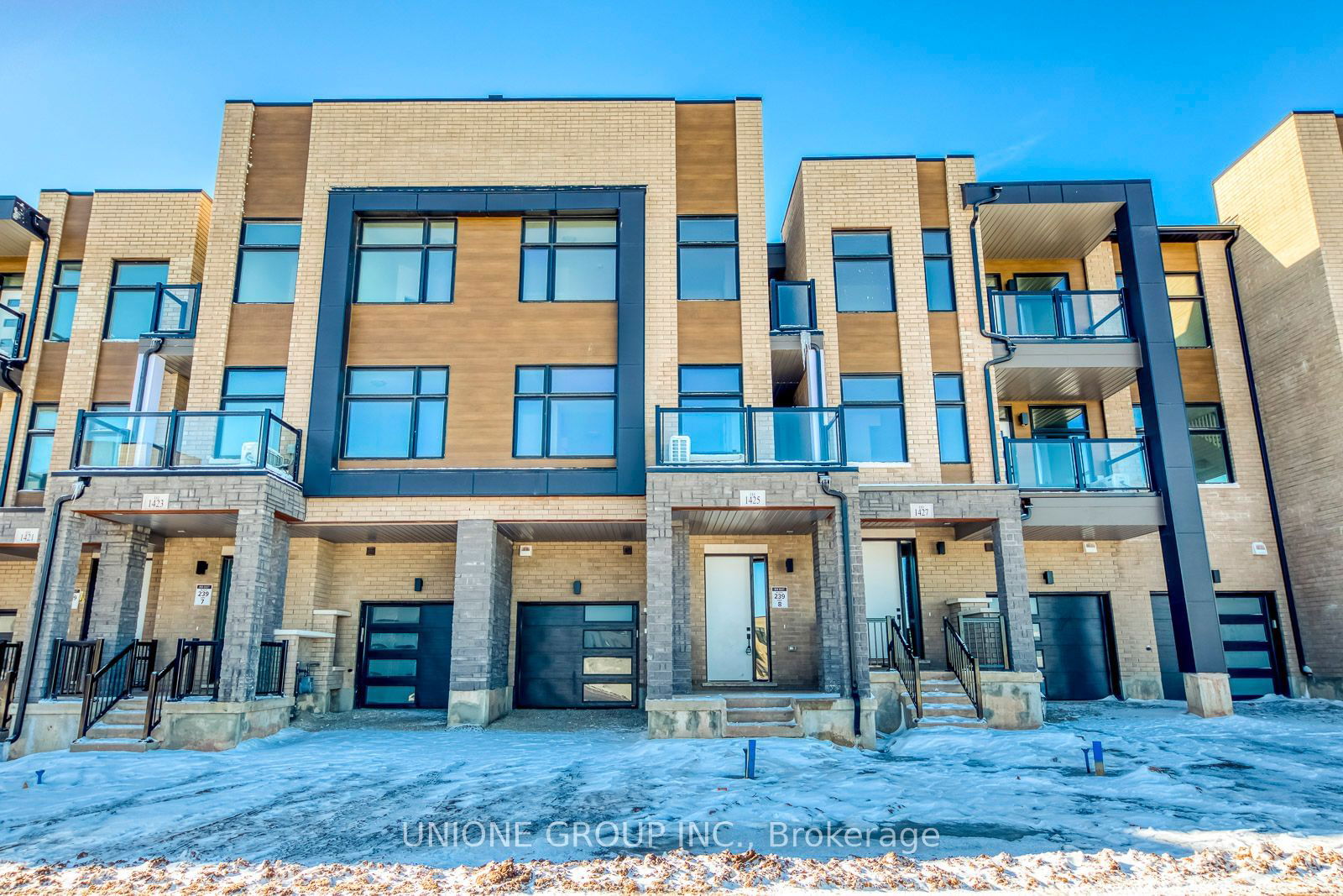 Townhouse for lease at 1425 Courtleigh Trail, Oakville, Rural Oakville, L6H 7Y8 - MLS: W11950404