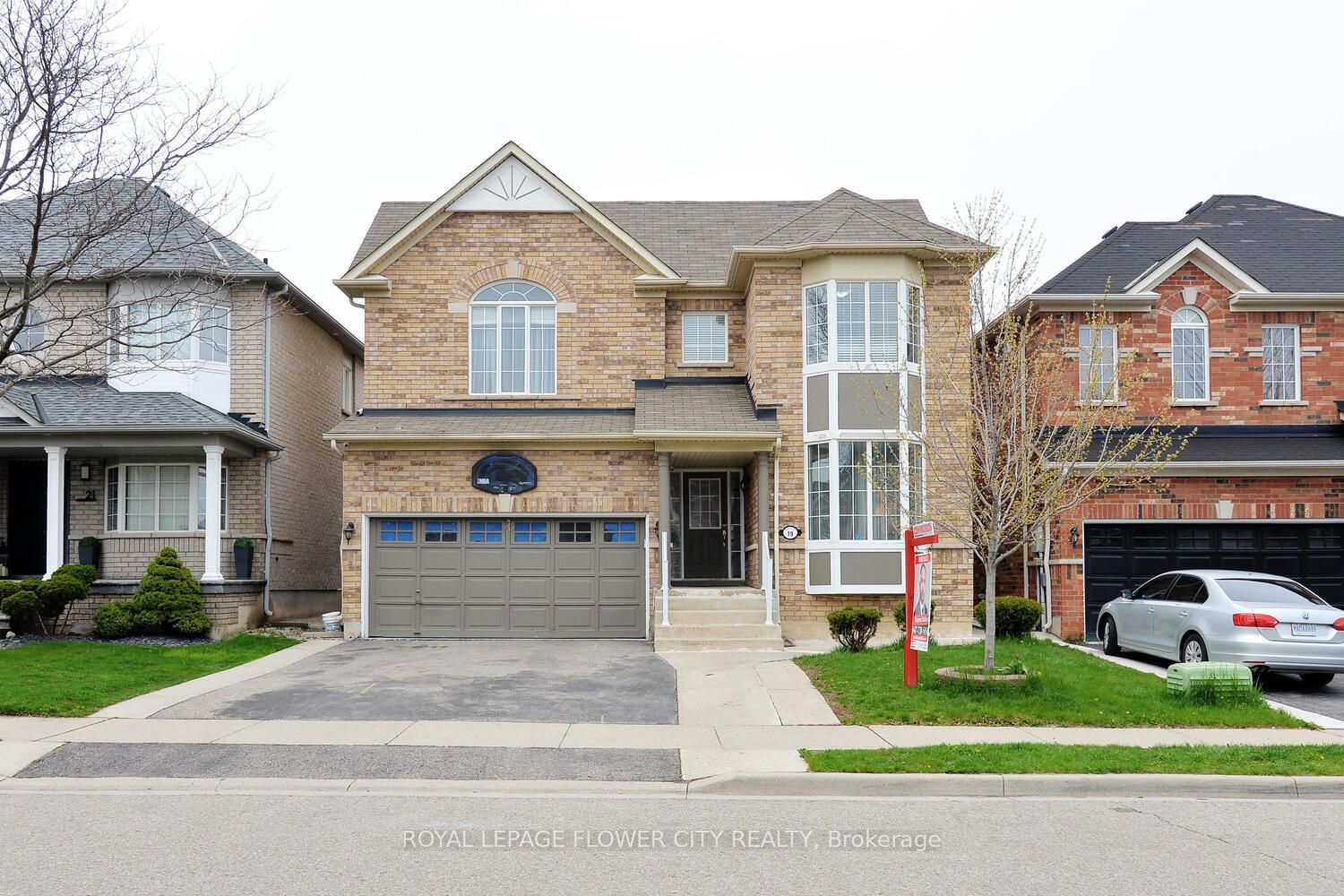 Detached House for sale at 19 Flatbush Lane, Brampton, Fletcher's Meadow, L7A 2R6 - MLS: W11950721