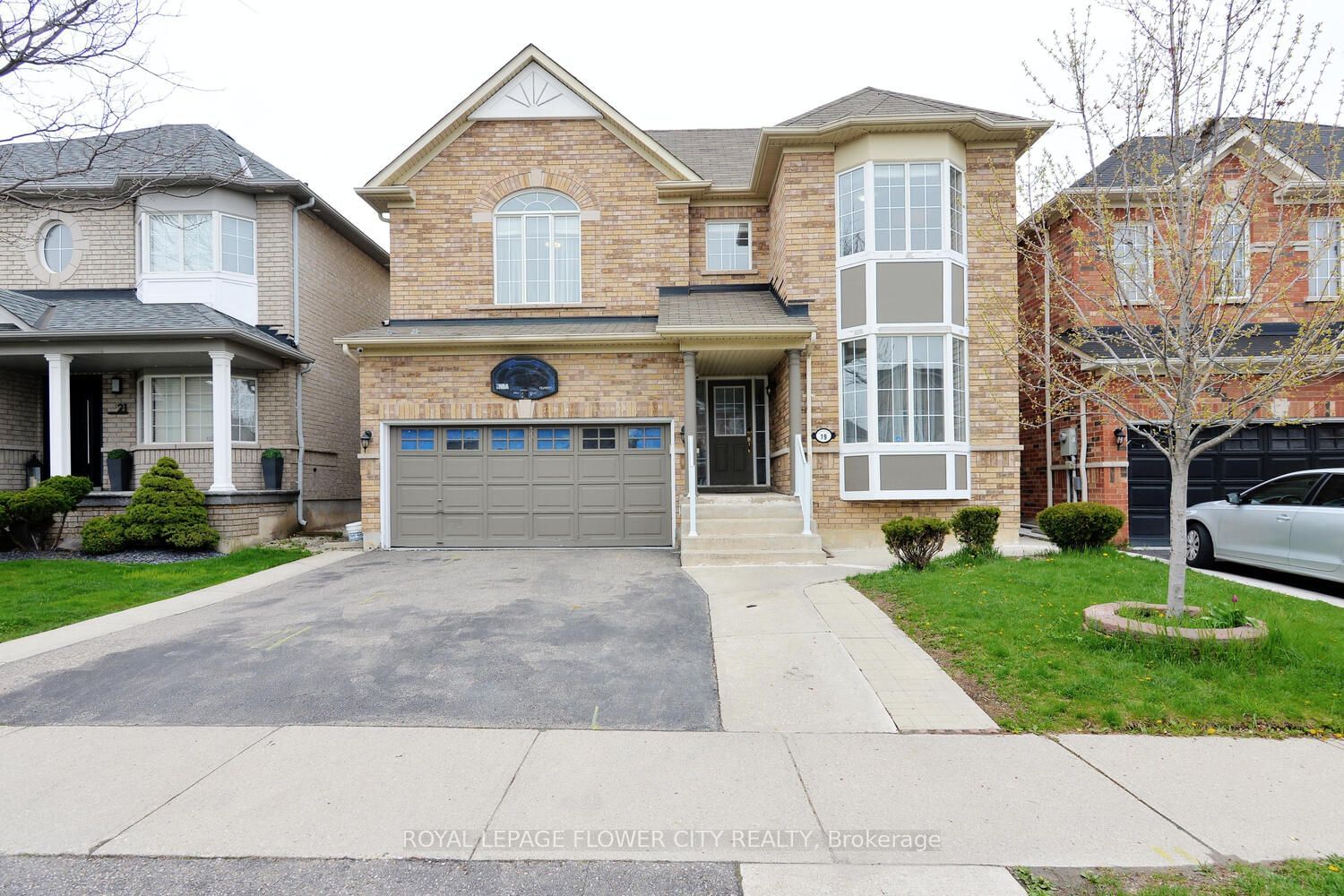 Detached House for sale at 19 Flatbush Lane, Brampton, Fletcher's Meadow, L7A 2R6 - MLS: W11950721