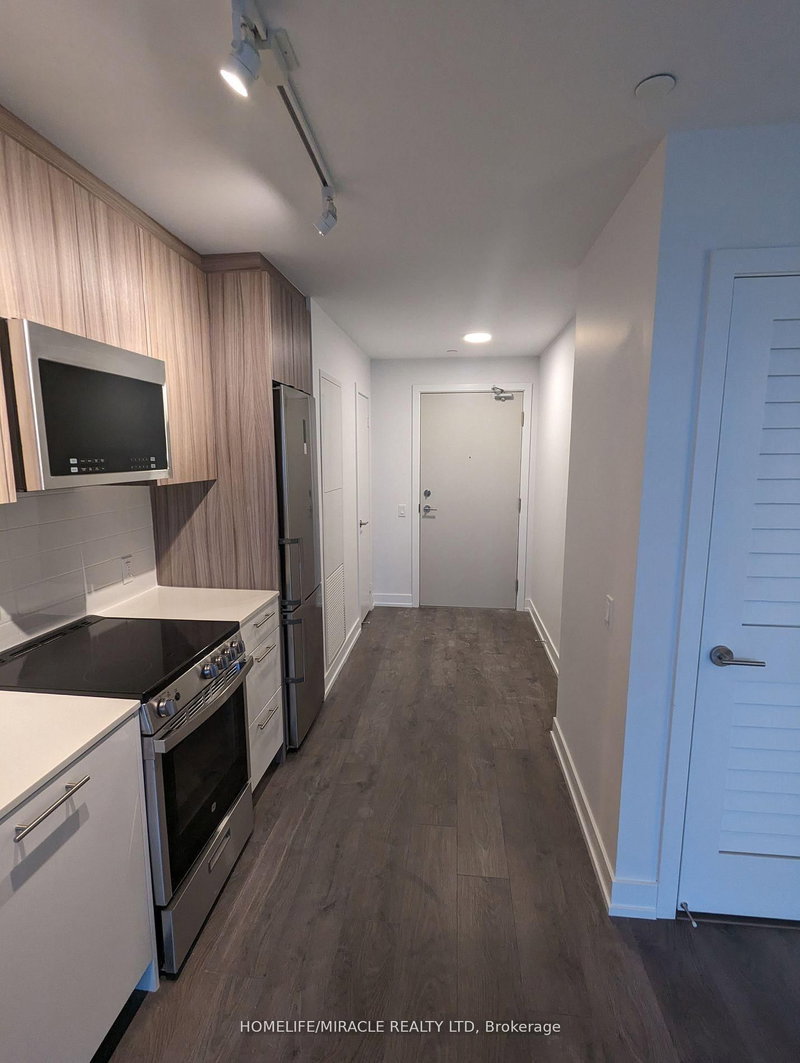 212 - 215 veterans Dr, Brampton, L7A 5L7 | Image 3