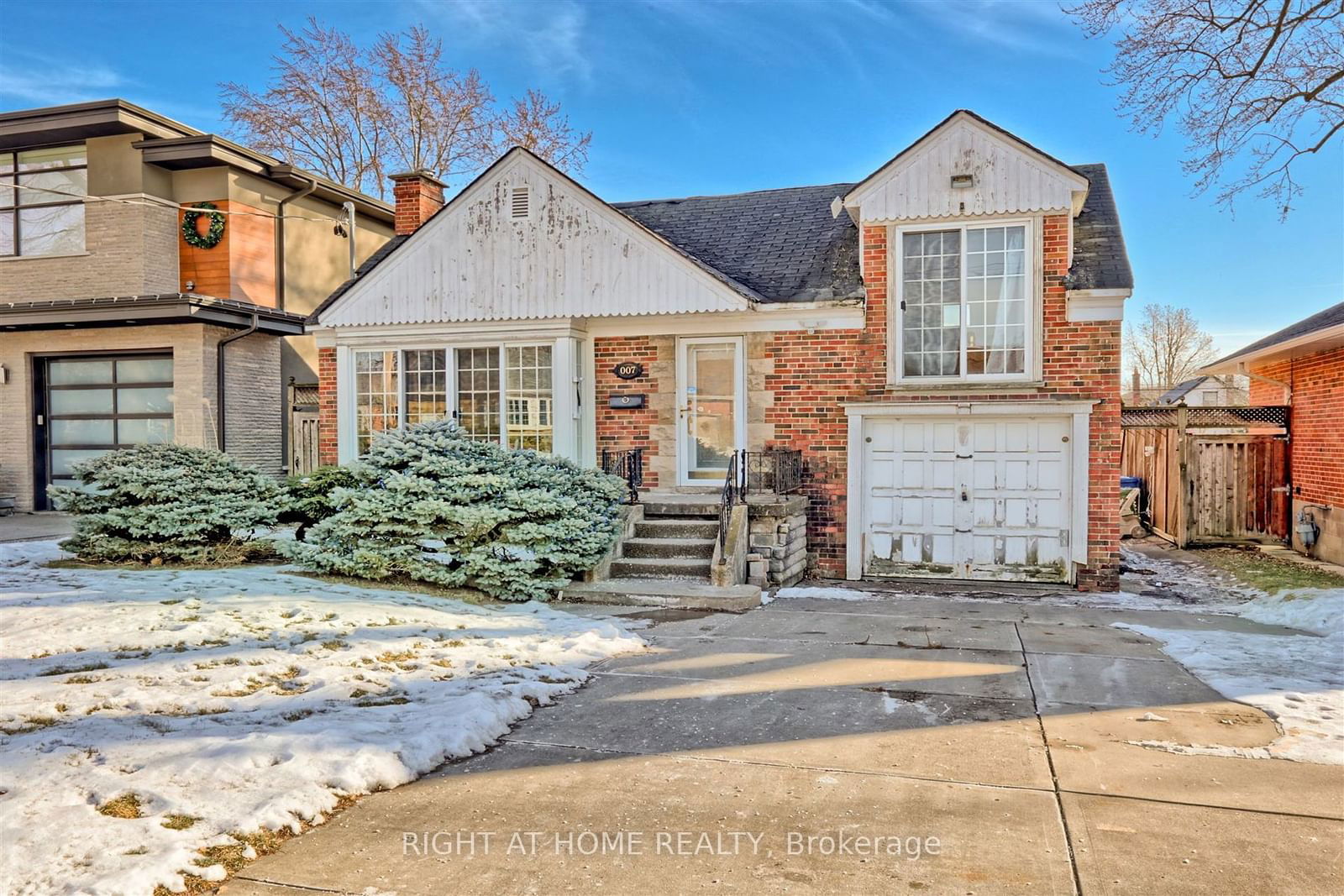 Detached House sold at 7 Kirk Bradden Road, Toronto, Stonegate-Queensway, M8Y 2E5 - MLS: W11951097