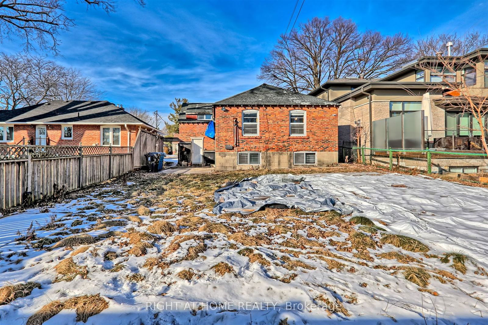 Detached House sold at 7 Kirk Bradden Road, Toronto, Stonegate-Queensway, M8Y 2E5 - MLS: W11951097