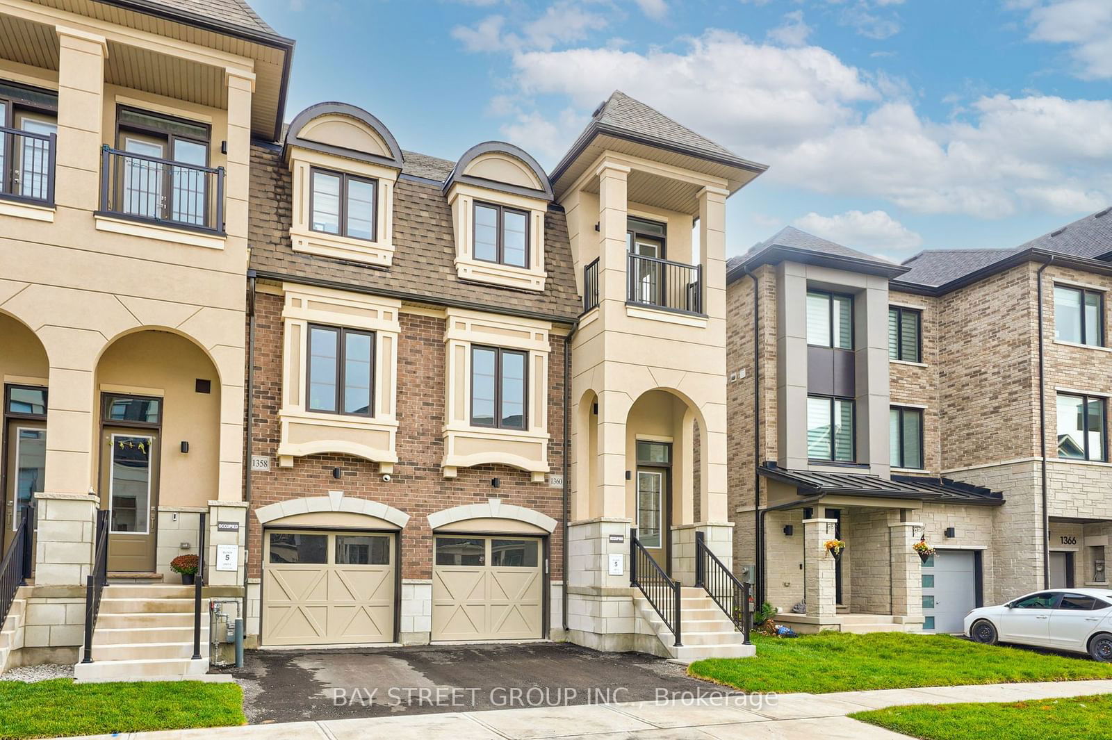 Townhouse for lease at 1360 KOBZAR Drive, Oakville, Rural Oakville, L6M 5P2 - MLS: W11951127