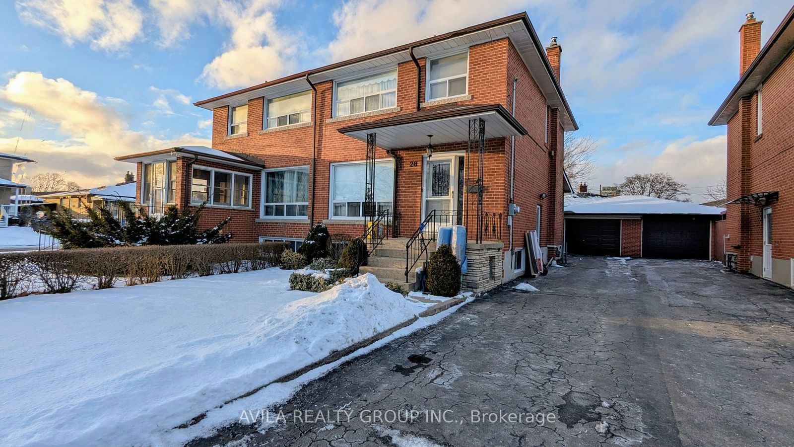 Semi-Detached House for lease at 28 Imogene Avenue, Toronto, Humbermede, M9M 1N7 - MLS: W11951134