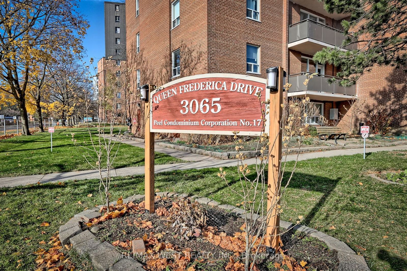 Condo leased at 707-3065 Queen Frederica Drive, Mississauga, Applewood, L4Y 3A3 - MLS: W11951215