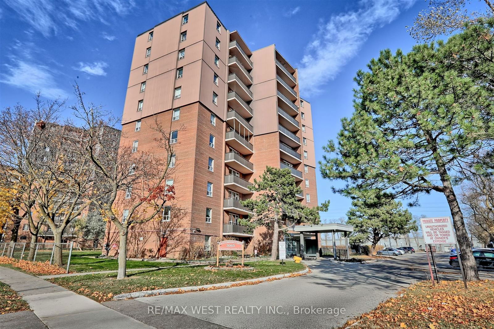 Condo leased at 707-3065 Queen Frederica Drive, Mississauga, Applewood, L4Y 3A3 - MLS: W11951215