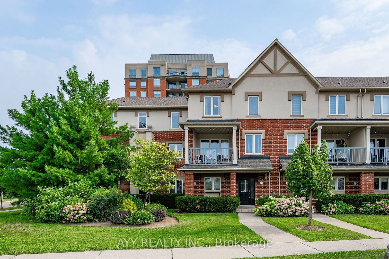 Townhouse sold at 4-47 Glenashton Drive, Oakville, RO River Oaks, L6H 0E5 - MLS: W11951239