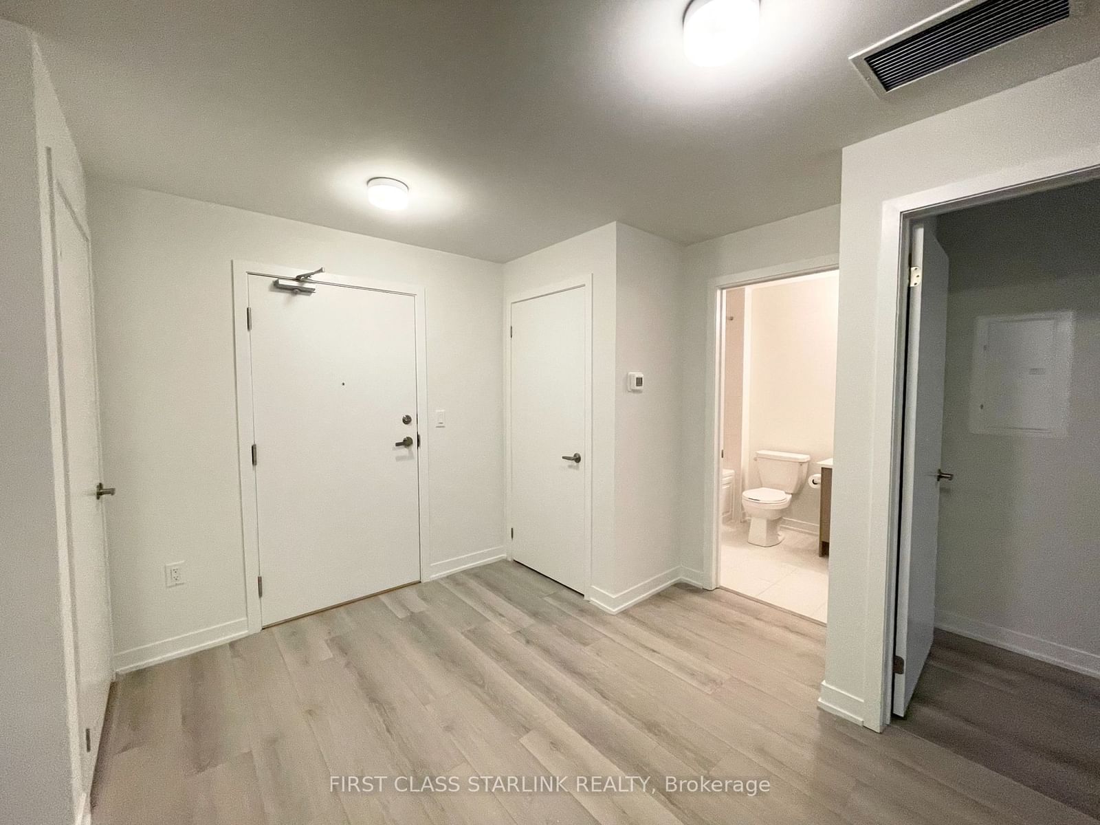 3401 Ridgeway Mississauga,ON L5L 5T3 — Photo 4