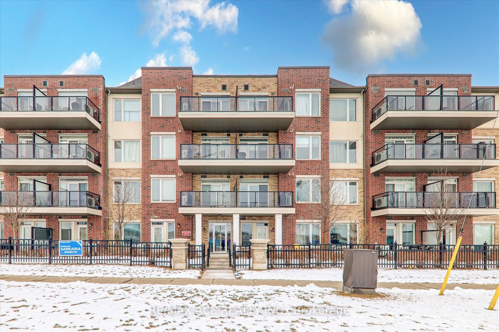 Condo for sale at 103-54 Sky Harbour Drive, Brampton, Bram West, L7A 0A1 - MLS: W11951565