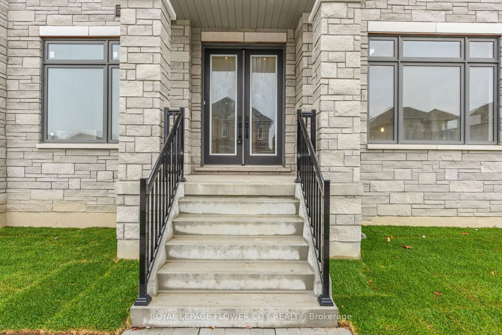 Detached House for sale at 2 Dolomite Drive, Brampton, Bram East, L6P 4R6 - MLS: W11951597