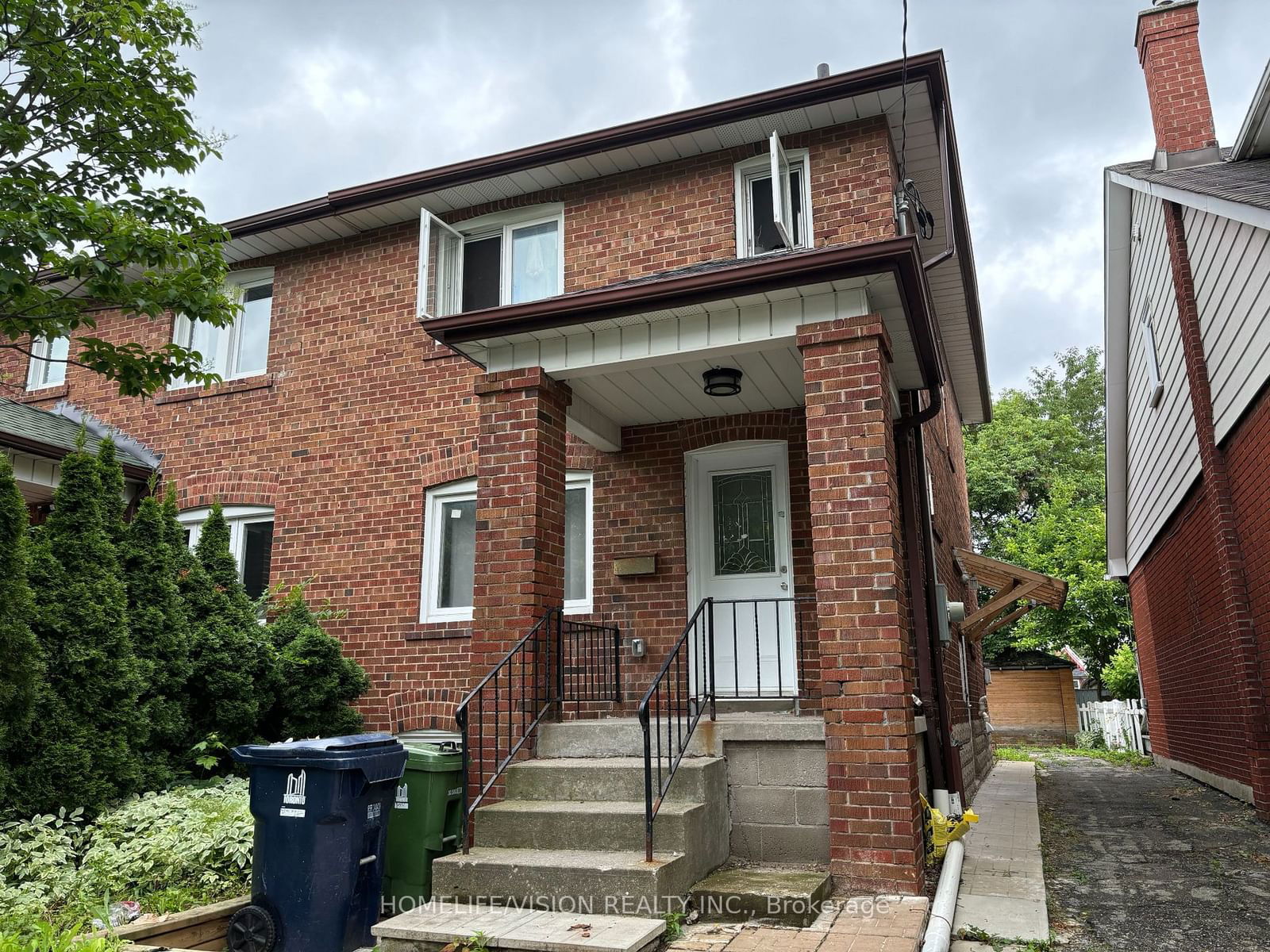 Semi-Detached House for lease at Main-143 Belgravia Avenue, Toronto, Briar Hill-Belgravia, M6E 2M6 - MLS: W11951710