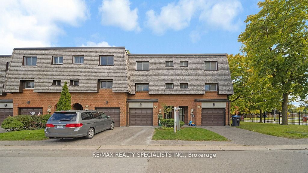 Townhouse for sale at 31 Briar Path, Brampton, Avondale, L6T 2A3 - MLS: W11951746