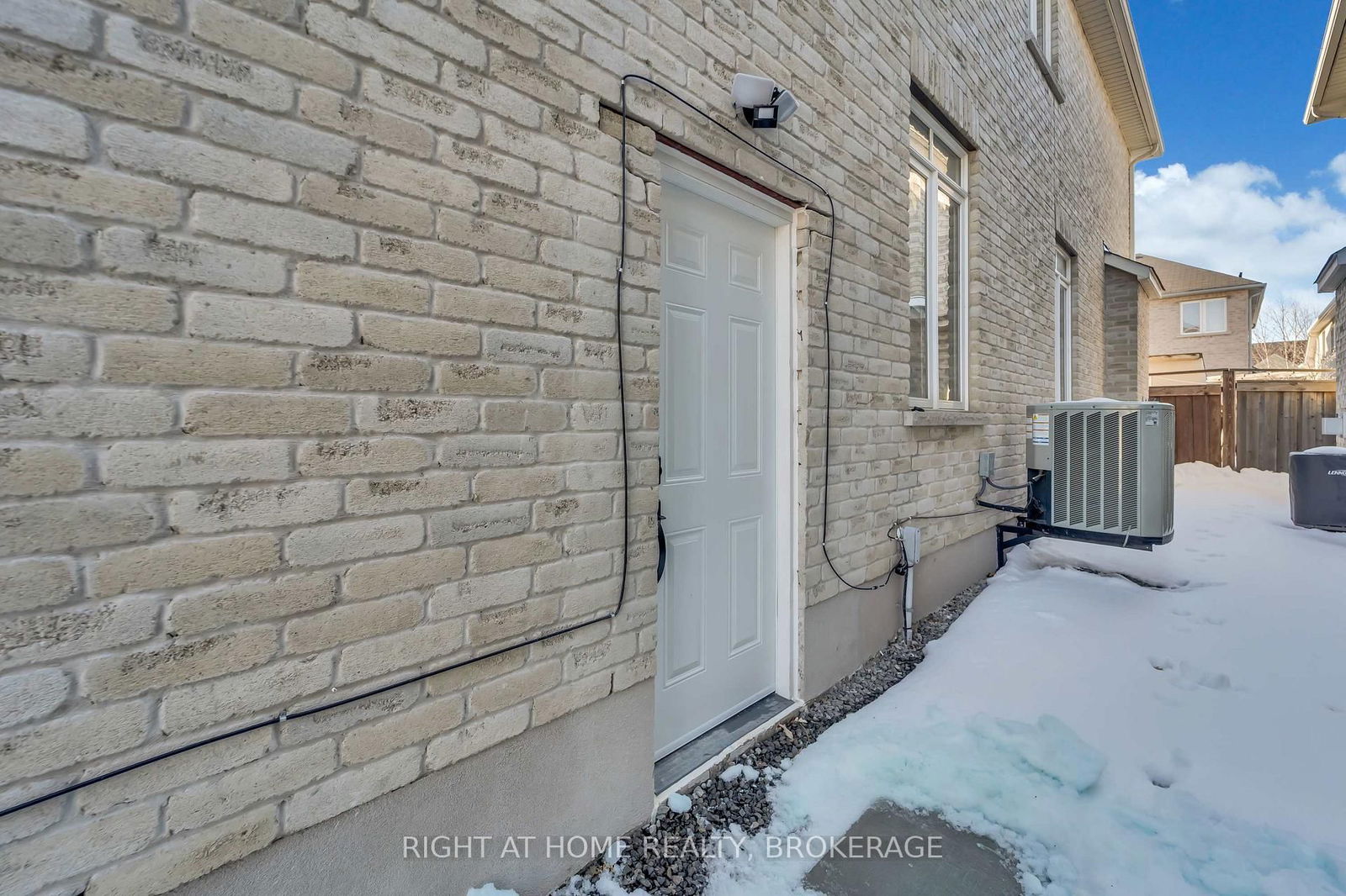 Detached House leased at BSMT-3253 Liptay Avenue, Oakville, BC Bronte Creek, L6M 0N1 - MLS: W11951924