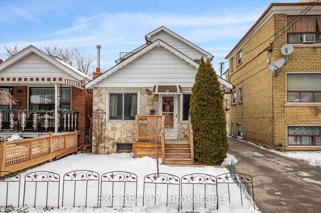 892 Castlefield Avenue