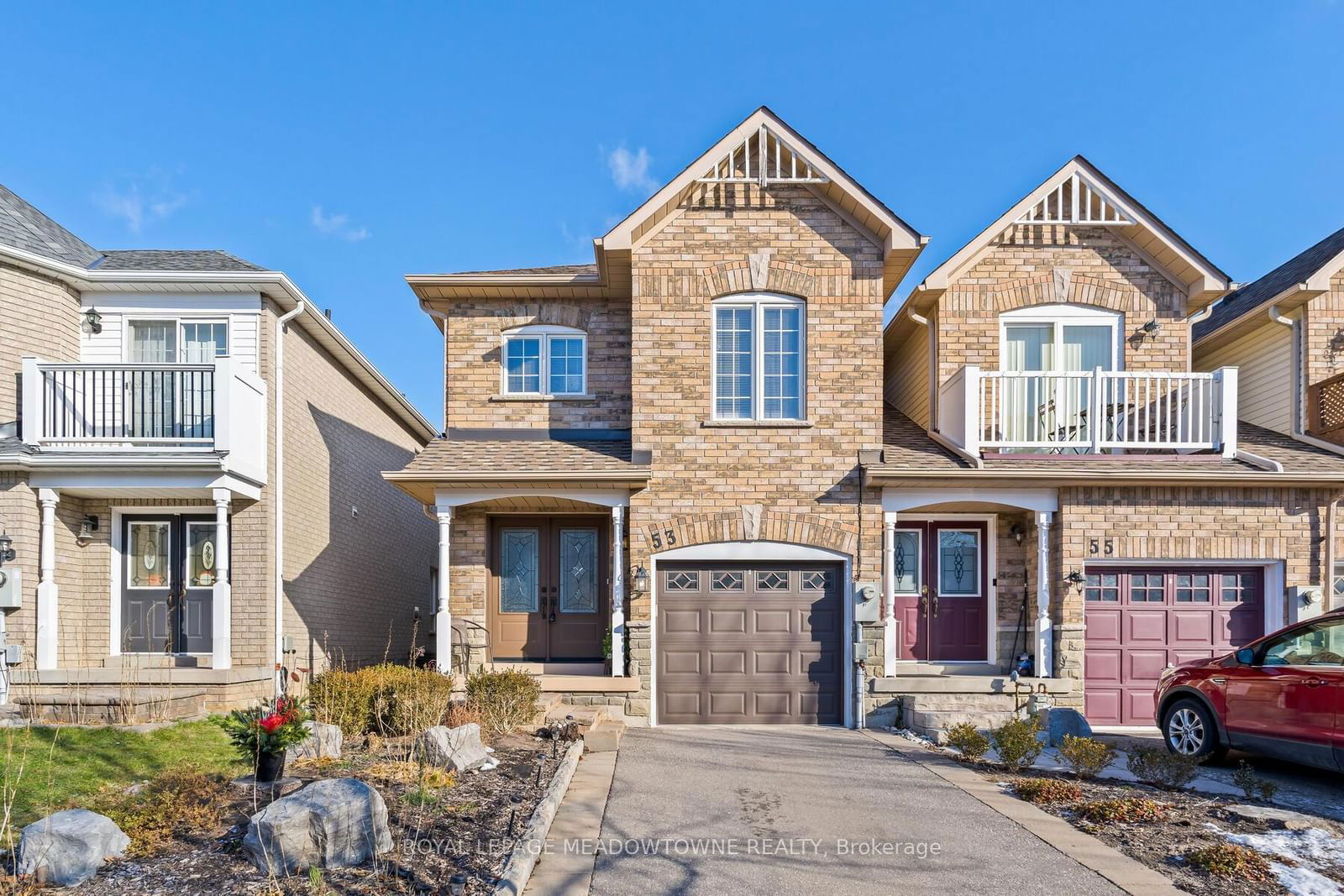 Townhouse sold at 53 Bradley Drive, Halton Hills, Georgetown, L7G 6B6 - MLS: W11952225