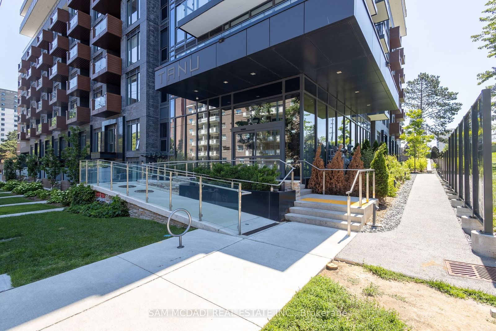 Condo for sale at 815-21 PARK Street, Mississauga, Port Credit, L5G 1L7 - MLS: W11952262