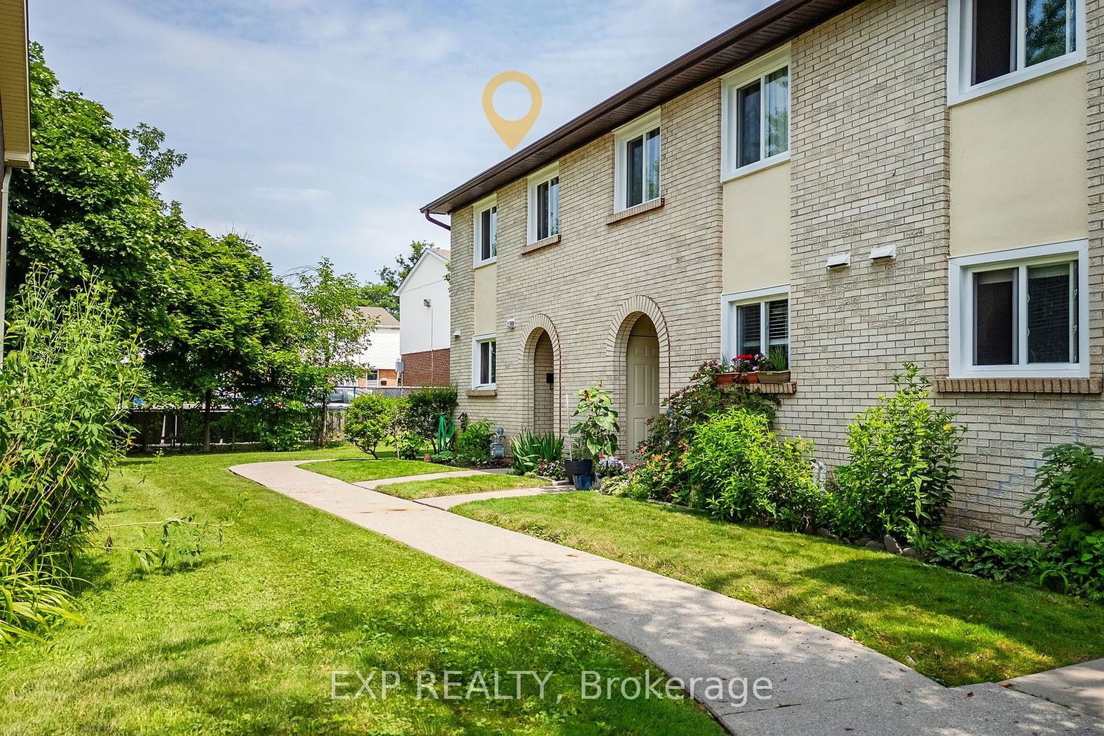 Townhouse for sale at 37-41 Nadia Place, Oakville, College Park, L6H 1K1 - MLS: W11952316