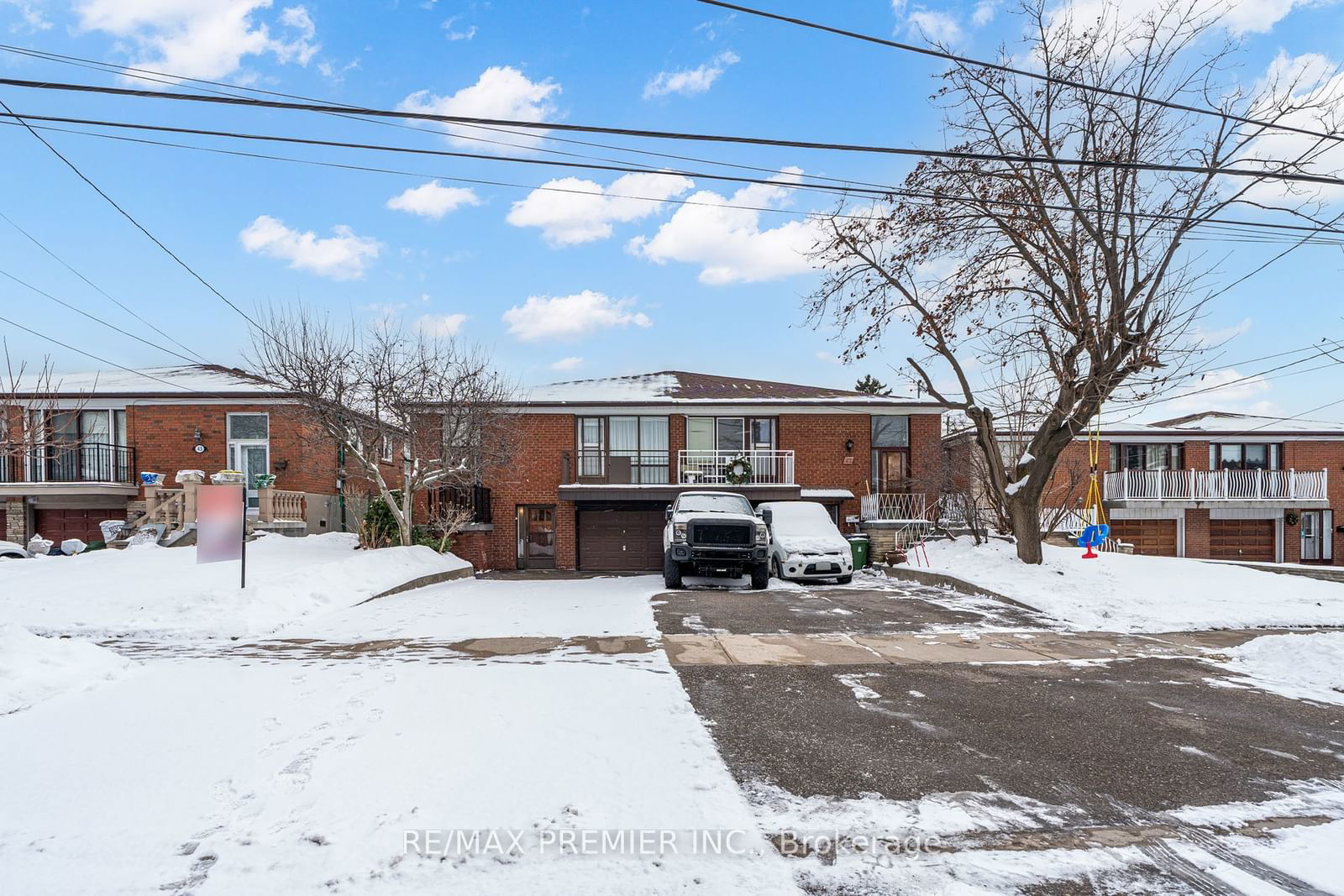 Semi-Detached House sold at 45 Debby Court, Toronto, Humberlea-Pelmo Park W4, M9N 2L7 - MLS: W11952490