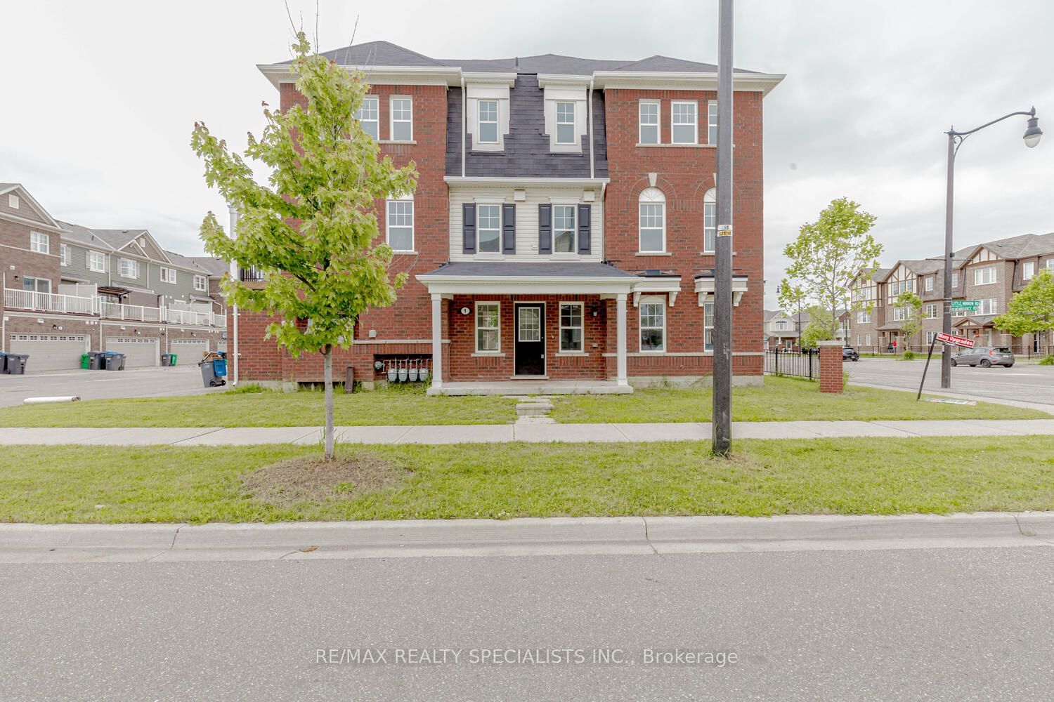 Townhouse for sale at 1 Little Minnow Road, Brampton, Northwest Brampton, L7A 4P4 - MLS: W11952669