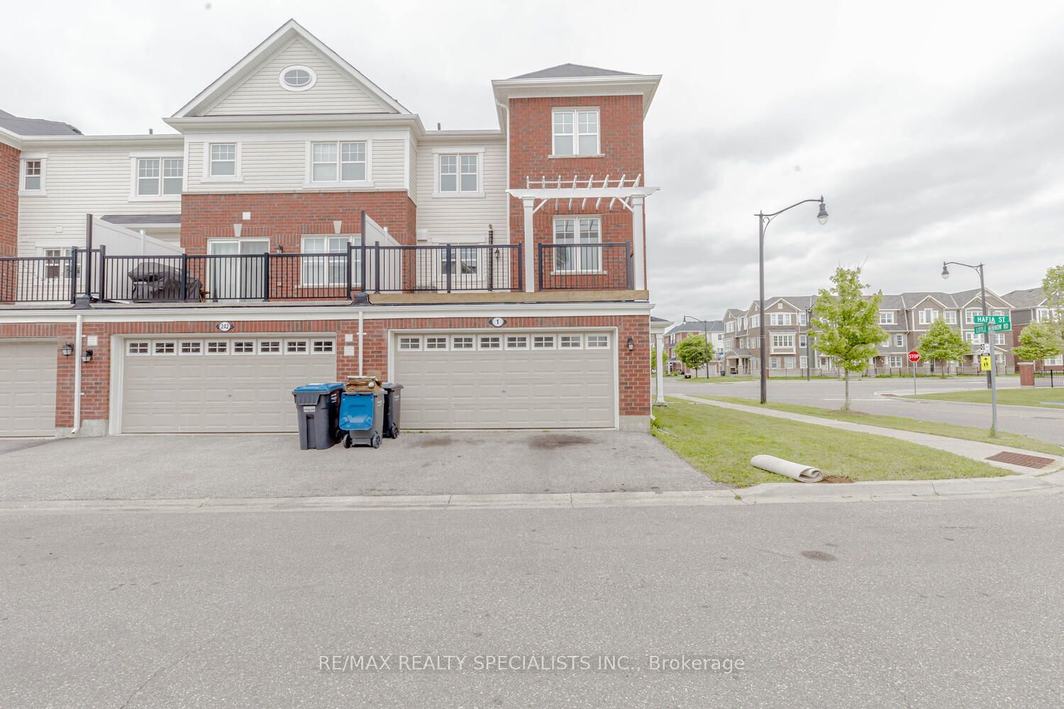 Townhouse for sale at 1 Little Minnow Road, Brampton, Northwest Brampton, L7A 4P4 - MLS: W11952669