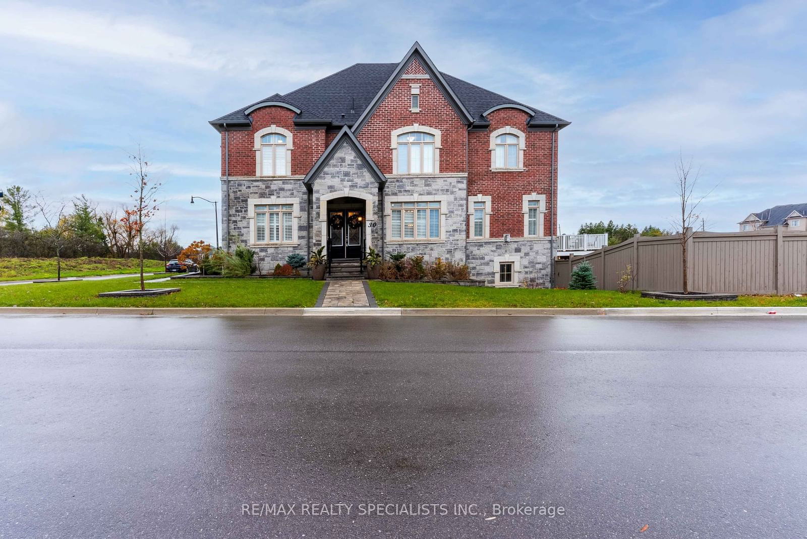 Detached House for sale at 30 Trail Rider Drive, Brampton, Toronto Gore Rural Estate, L6P 4M4 - MLS: W11952673