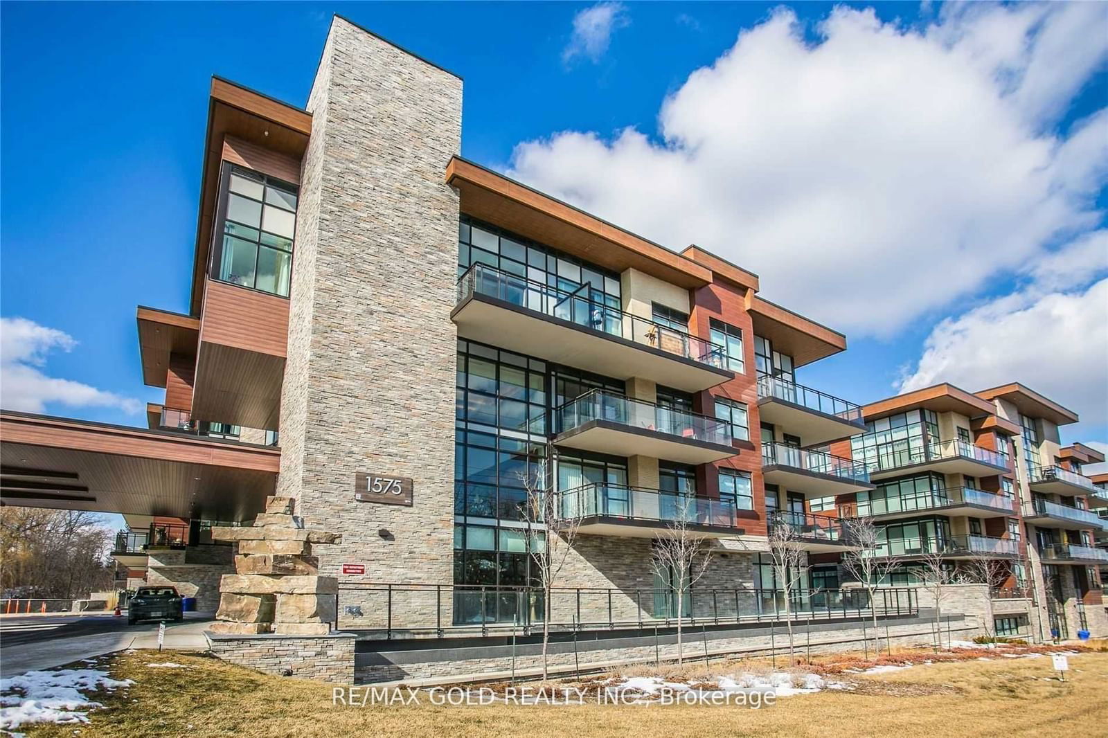 Townhouse sold at 471-1575 Lakeshore Road, Mississauga, Clarkson, L5J 0B1 - MLS: W11952712