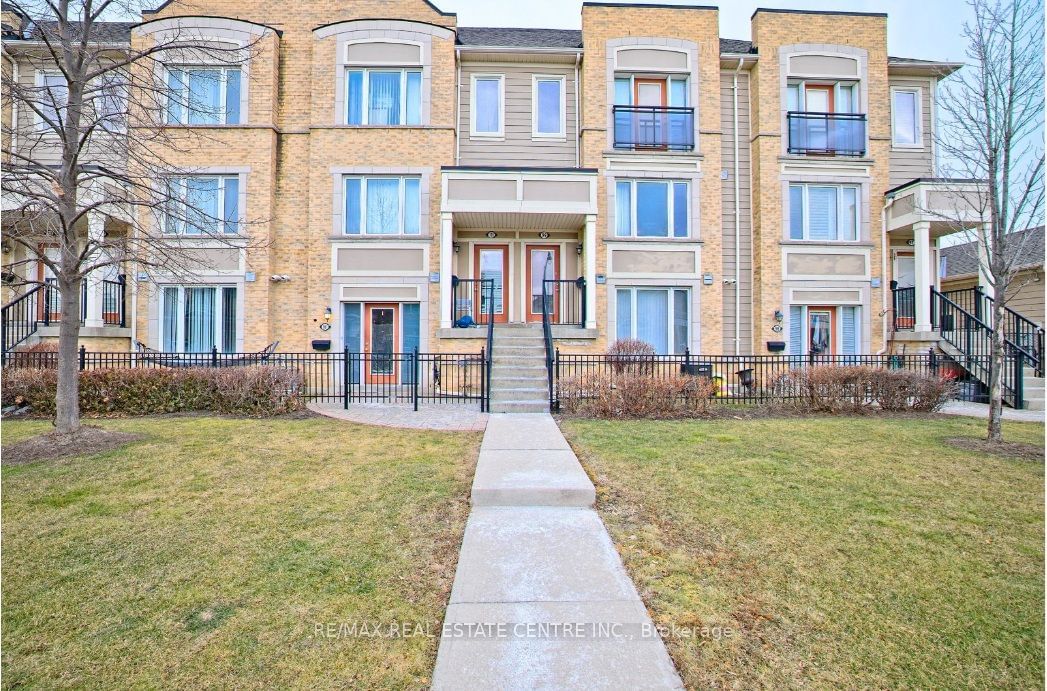 Townhouse for sale at 99-60 Fairwood Circle, Brampton, Sandringham-Wellington, L6R 0Y6 - MLS: W11953056