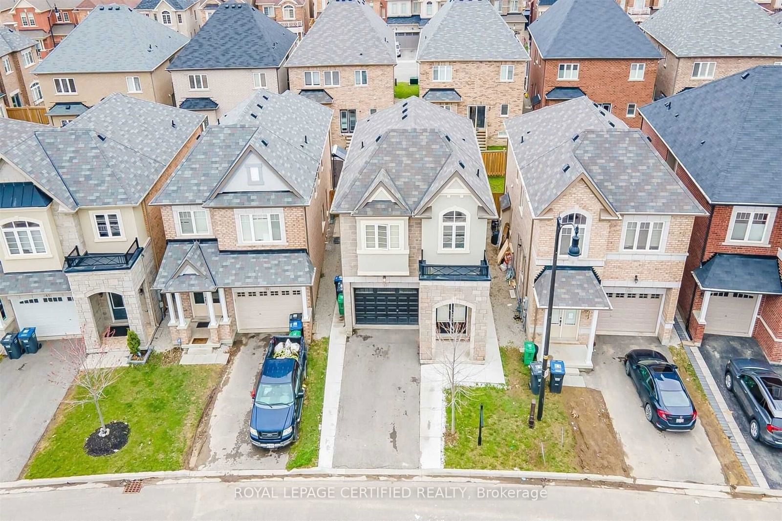 Detached House for sale at 37 Lola Crescent, Brampton, Northwest Brampton, L7A 4J8 - MLS: W11953091