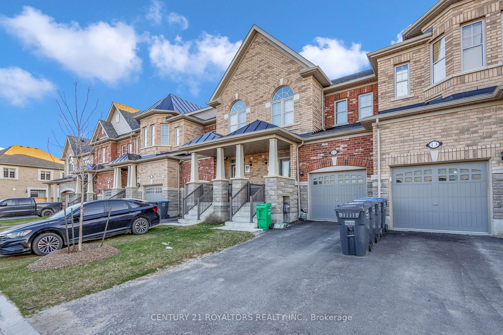 Townhouse for lease at 11 Bushwood Trail, Brampton, Brampton West, L7A 5J7 - MLS: W11953279