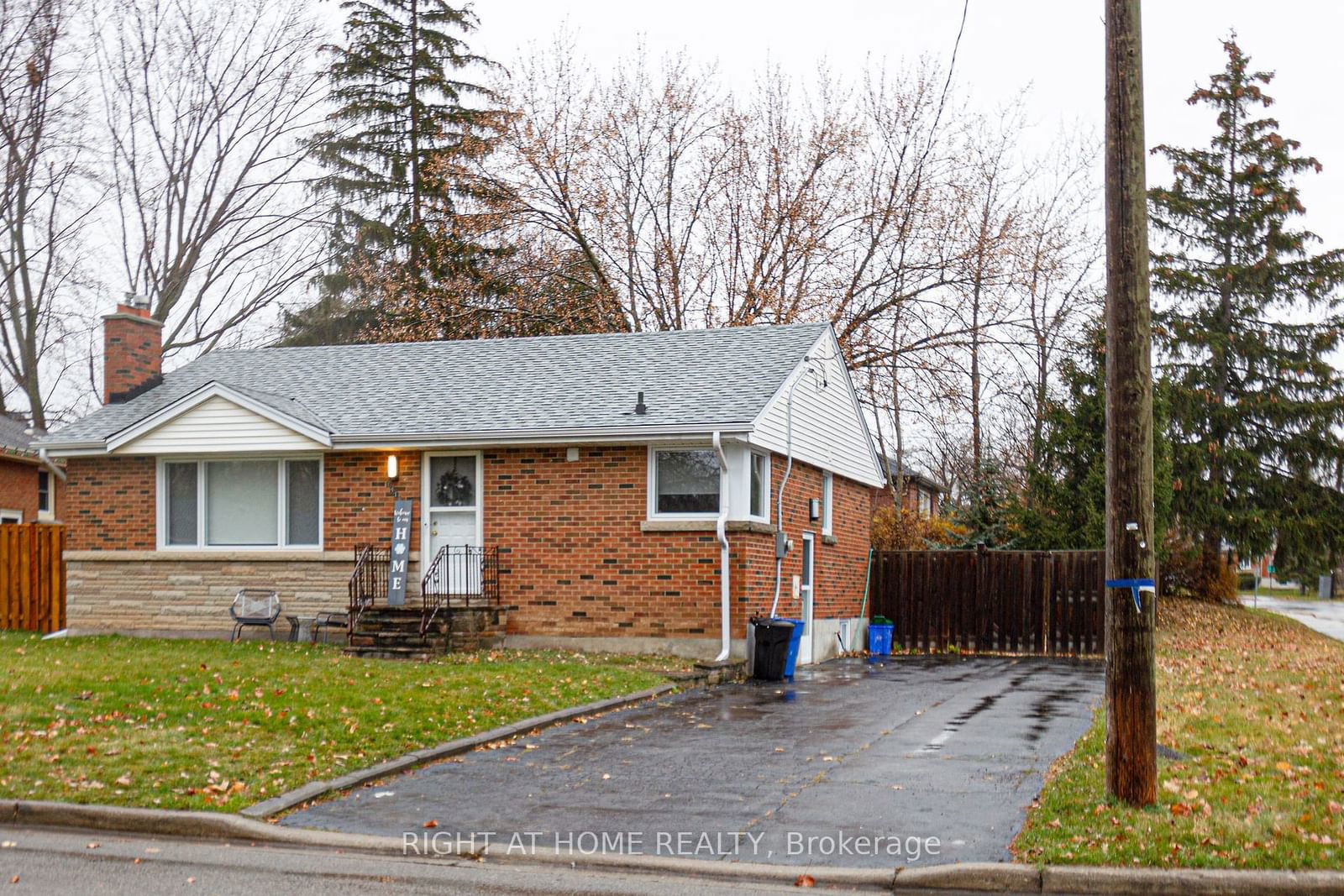 Detached House for lease at Low Lvl-1410 MOUNTAIN GROVE Avenue, Burlington, Mountainside, L7P 2H2 - MLS: W11953324