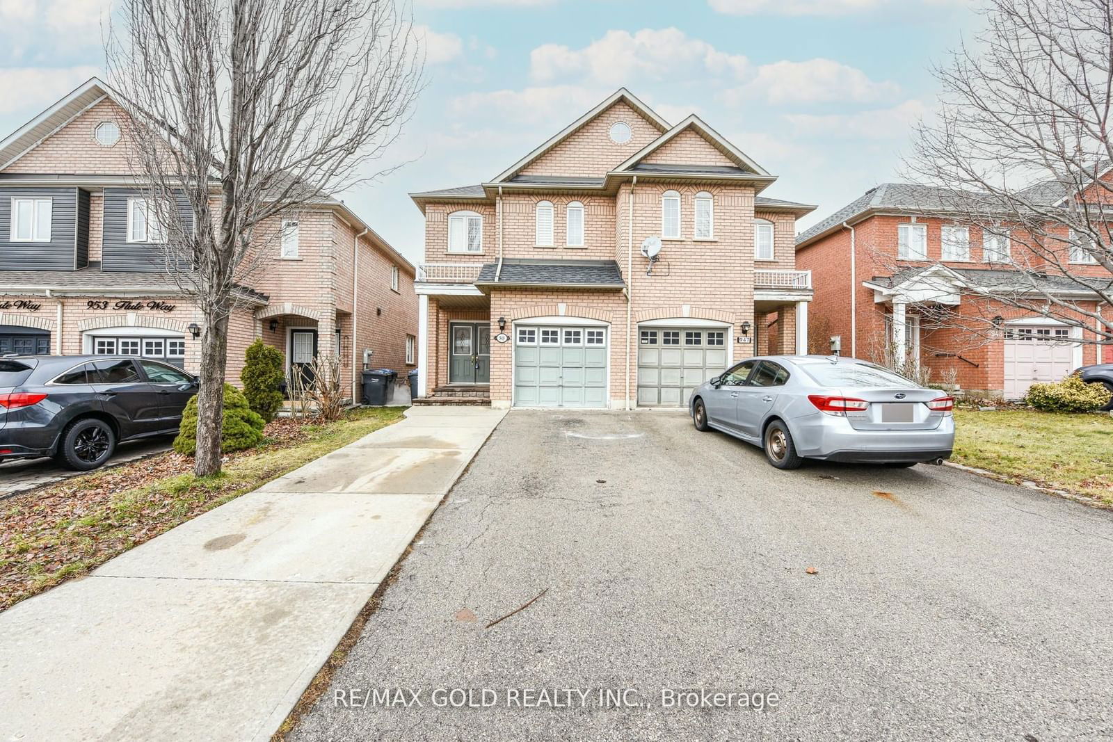 Semi-Detached House for sale at 949 Flute Way, Mississauga, Meadowvale Village, L5W 1S7 - MLS: W11953367