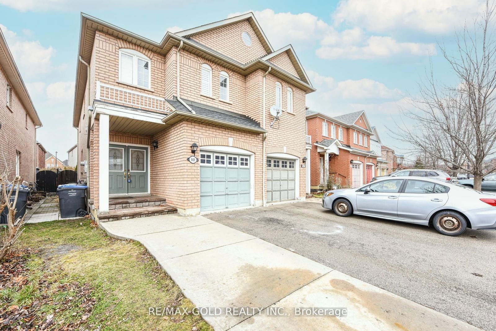 Semi-Detached House for sale at 949 Flute Way, Mississauga, Meadowvale Village, L5W 1S7 - MLS: W11953367