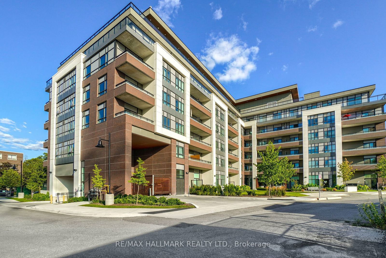 Condo for sale at 502-1 Neighbourhood Lane, Toronto, Stonegate-Queensway, M8Y 0C2 - MLS: W11953389