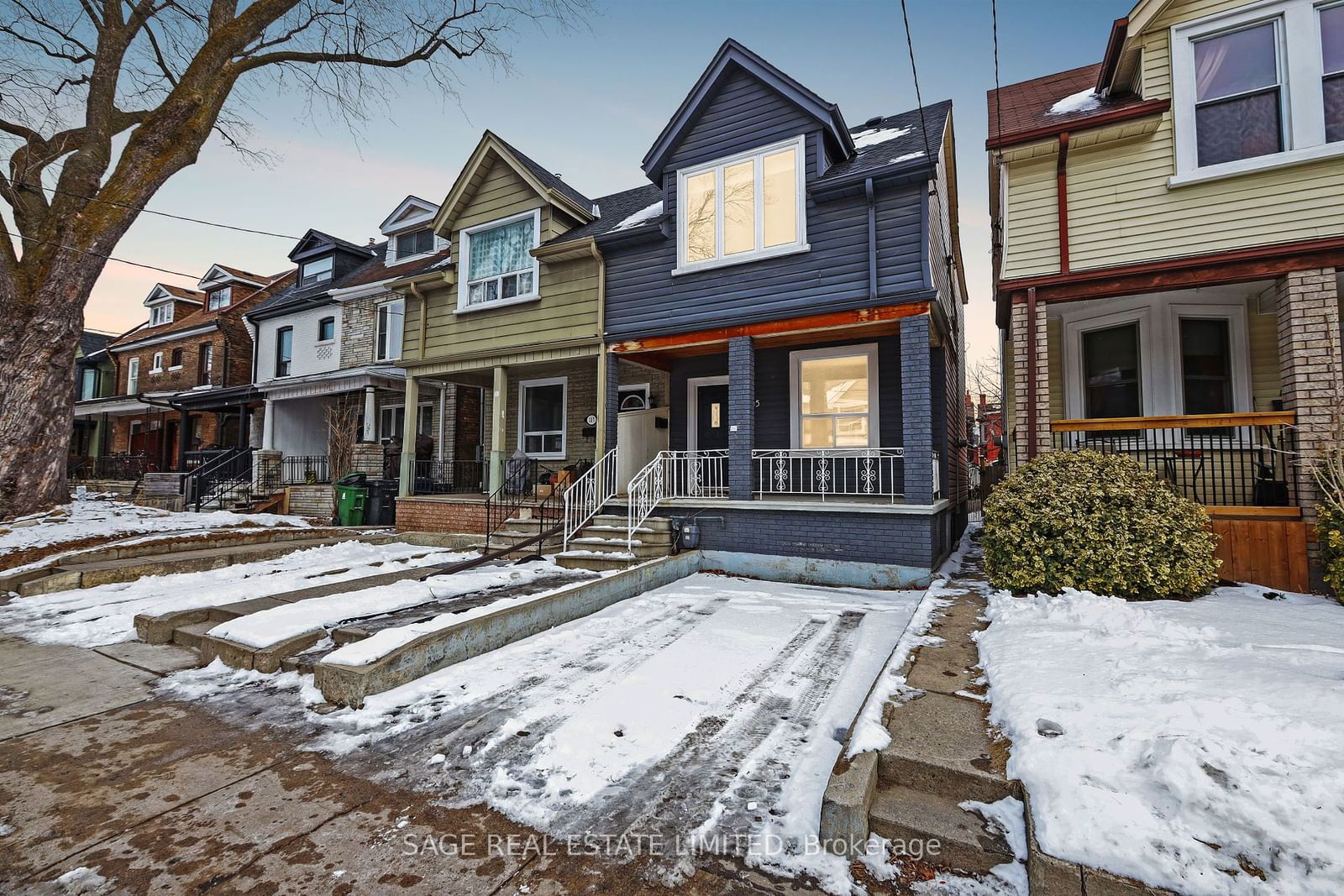 Semi-Detached House sold at 105 Symington Avenue, Toronto, Dovercourt-Wallace Emerson-Junction, M6P 3W3 - MLS: W11953546