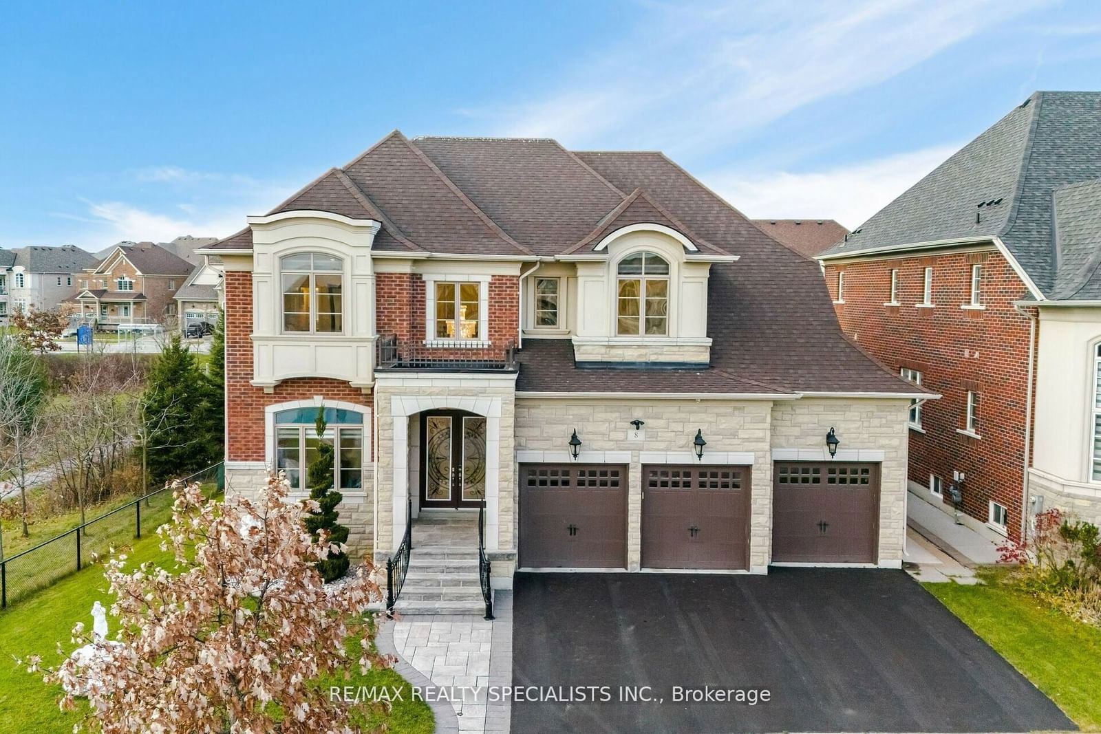 Detached House for sale at 8 Herringbone Crescent, Brampton, Toronto Gore Rural Estate, L6P 4B8 - MLS: W11953658