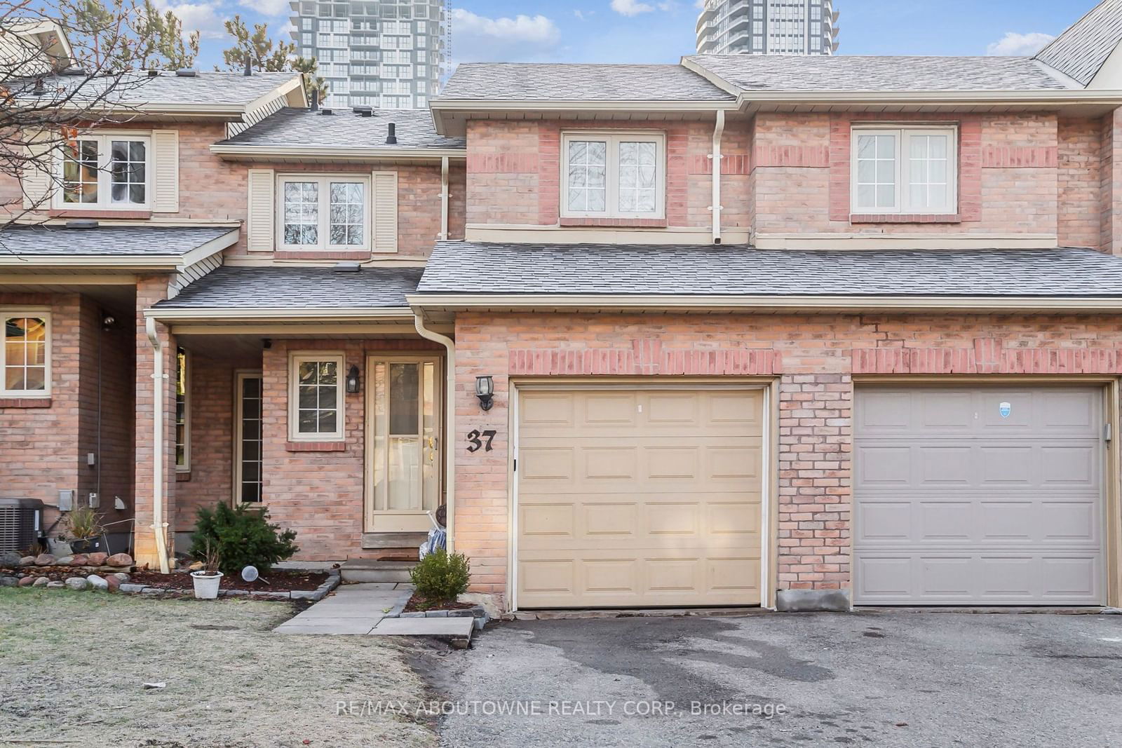 Townhouse for lease at 37-35 Ceremonial Drive, Mississauga, Hurontario, L5R 3G6 - MLS: W11953794