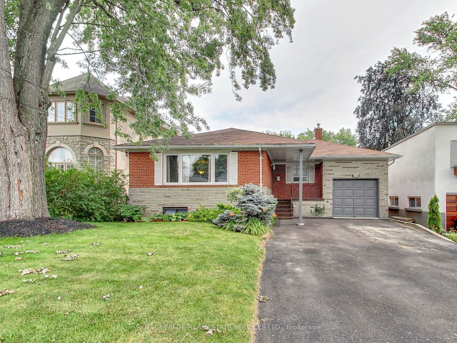 Detached House for lease at 606 Byngmount Avenue, Mississauga, Lakeview, L5G 1R1 - MLS: W11953839