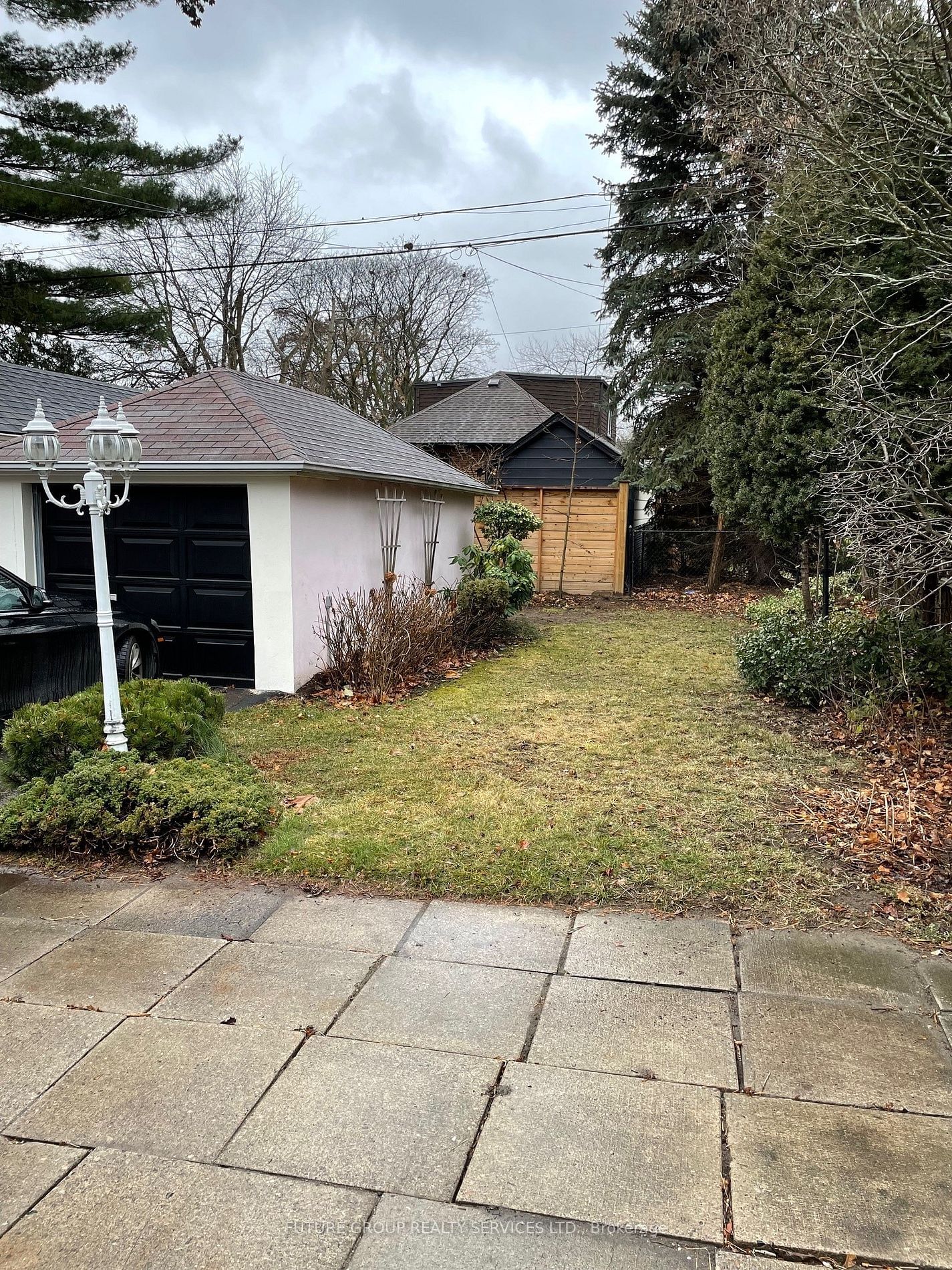 Detached House for lease at 62 Cliveden Avenue, Toronto, Stonegate-Queensway, M8Z 3N1 - MLS: W11953961