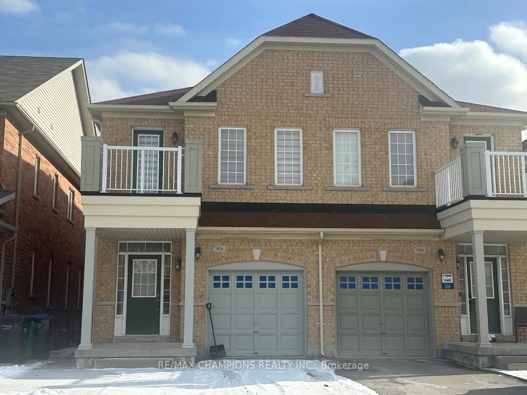 Semi-Detached House leased at 904 Oasis Drive, Mississauga, East Credit, L5V 0C7 - MLS: W11954125