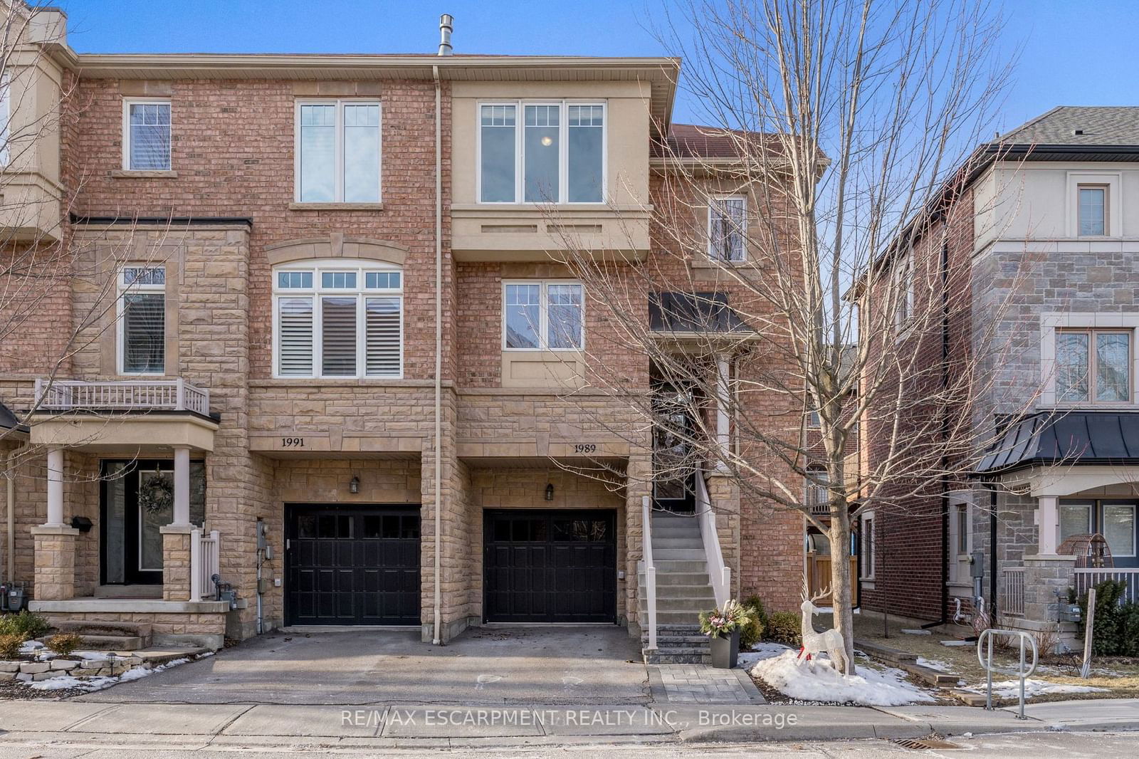 Townhouse sold at 1989 Oana Drive, Mississauga, Clarkson, L5J 0A5 - MLS: W11954347